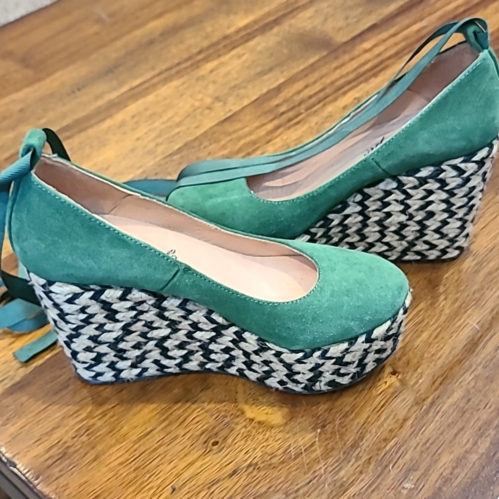 Free people Charade espadrille wedges.  Size 6